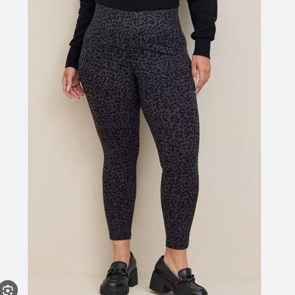 Torrid Women's Pixie Ponte Capri Pant Grey Black Leopard Print Size L